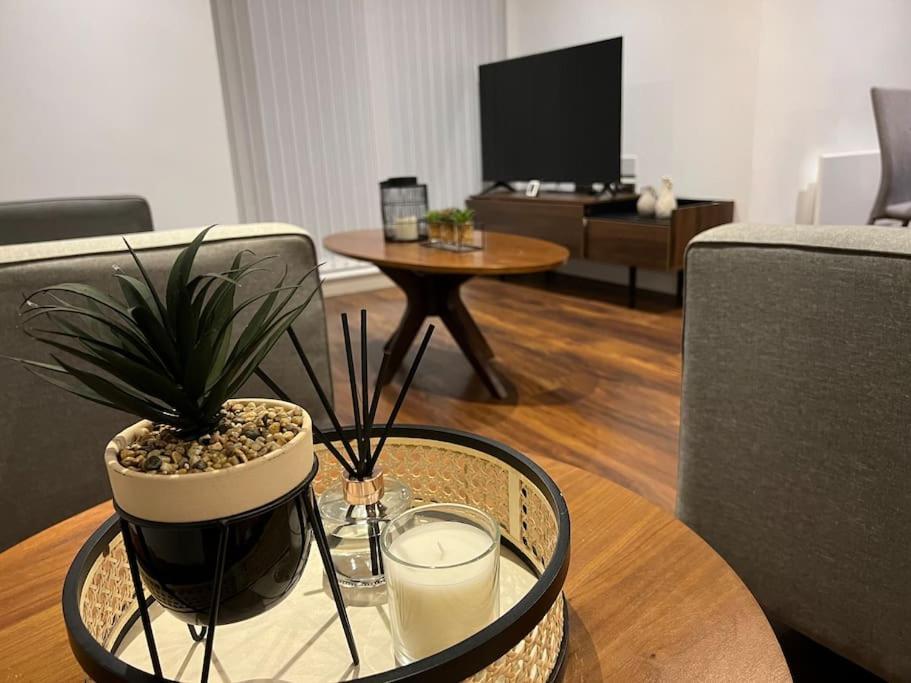 Luxury Corner Apartment, Balcony W Scenic Views Apartamento