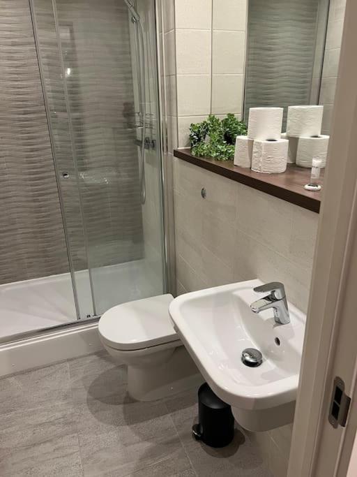 Luxury Corner Apartment, Balcony W Scenic Views Manchester